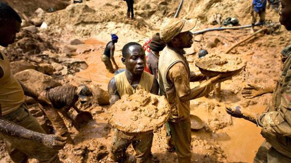 Най-малко 60 загинали при срутване на мина в Судан