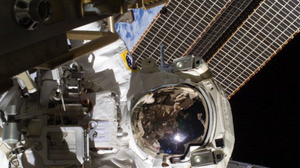 Астронавтите Машбьорн и Касиди спряха изтичането на амоняк от МКС
