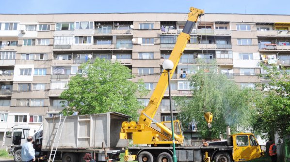 Масирана кампания за премахване на незаконните гаражи в София (снимки)