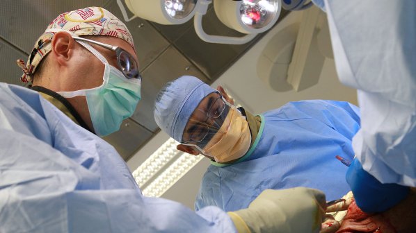 Лекари извадиха 4 кг. тумор от главата на българин