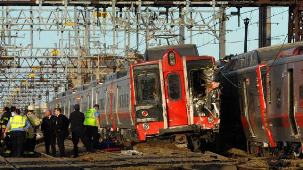 Над 60 ранени при сблъсък на 2 влака