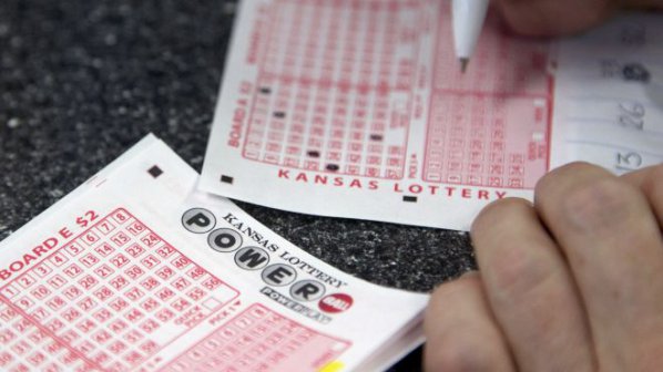 Щастливец от САЩ грабна 590 милиона долара от лотарията