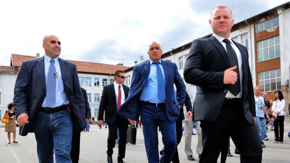 Бивш гард от НСО: Борисов и Цветанов ползват охрана, за да внушават