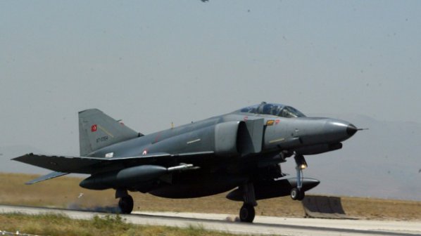 Четири турски изтребители нарушиха гръцкото въздушно пространство