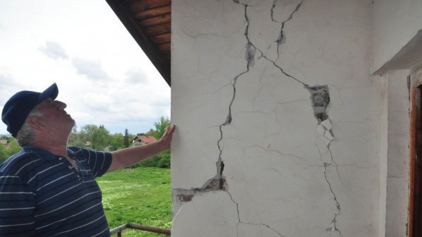 Година след земетресението в Пернишко за някои семейства надежда няма