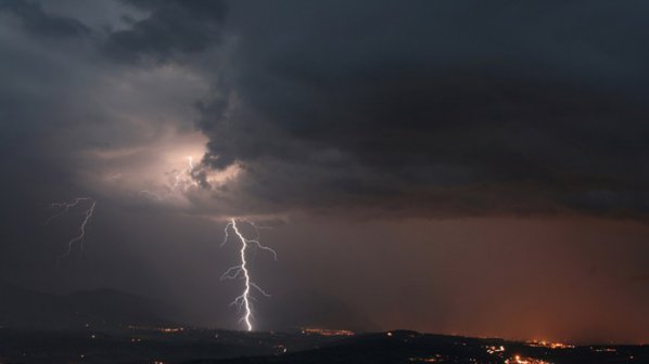 Гръмотевични бури в три области на Североизточна България