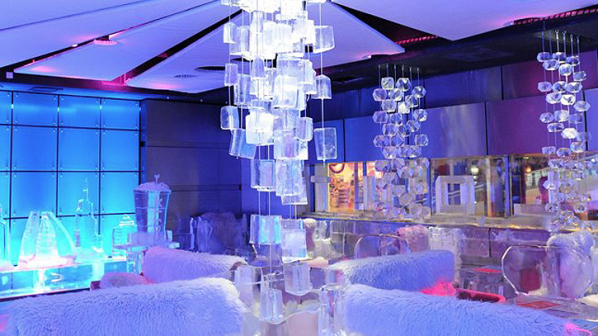 Ледено кафене - оазис за туристите в Дубай (снимки)