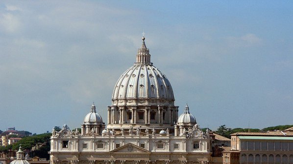 Протест на купола на &quot;Свети Петър&quot; в Рим
