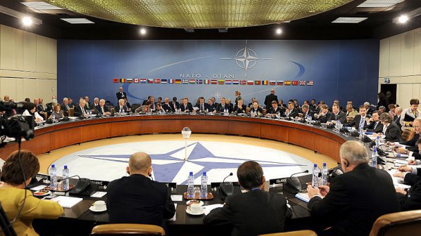 НАТО не планира военна операция в Сирия