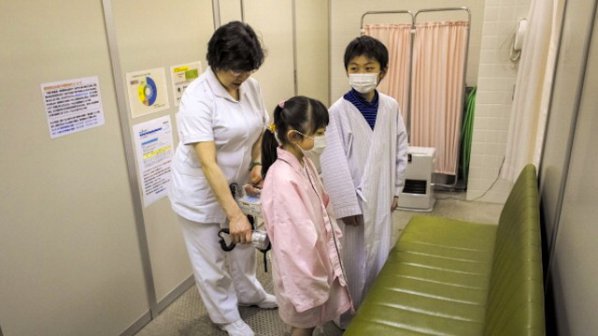 При 12 деца от Фукушима е открит рак на щитовидната жлеза