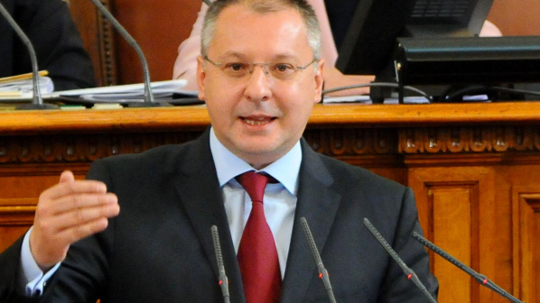Станишев: Борисов се подиграва с парламента