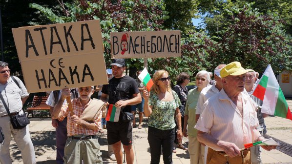 Възрастни варненци протестираха срещу Сидеров