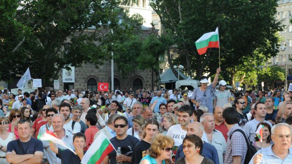 &quot;Алфа Рисърч&quot;: 85% от българите подкрепят протестите срещу Делян Пеевски