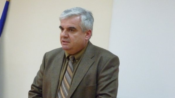 Искат оставката на кмета на Плевен, уволнявал по партиен признак