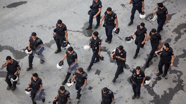 Полицаите в Истанбул бяха лишени от отпуск