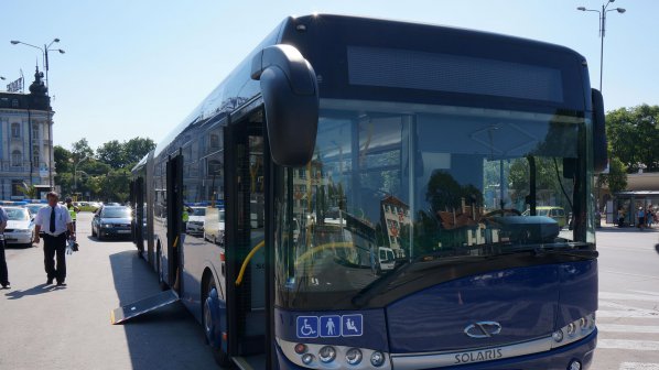 Варненци се качват на нови автобуси (снимки)