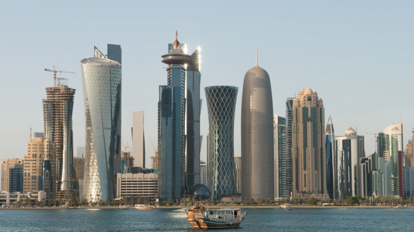 Емирът на Катар ще предаде властта на сина си