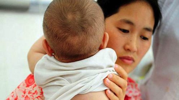 Китайка роди бебе с опашка (снимка)