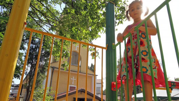 Обновяват детски и спортни площадки в Дупница