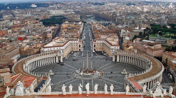 Директорът на банката на Ватикана подаде оставка
