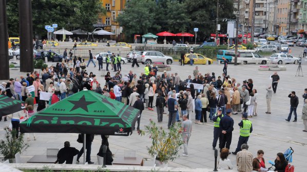 Контрапротест в защита на Орешарски се проведе пред НДК