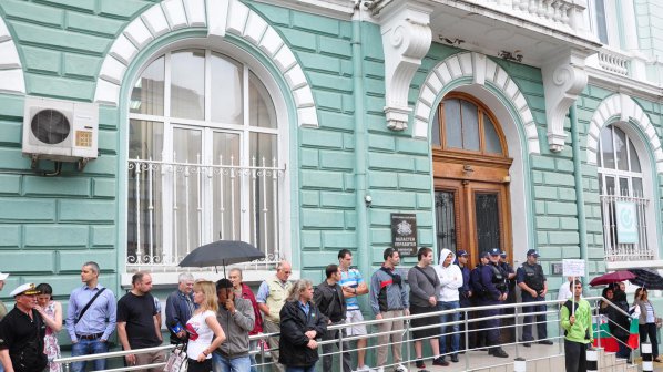 Опит за блокада на Областна управа във Варна (галерия)