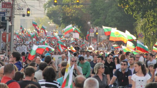 БНР: Над 30 000 души в 24-ия ден на протести в София (галерия)
