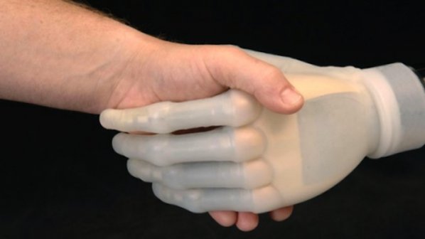 Разработиха мека бионична ръка