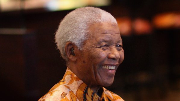 Нелсън Мандела празнува юбилей в болница