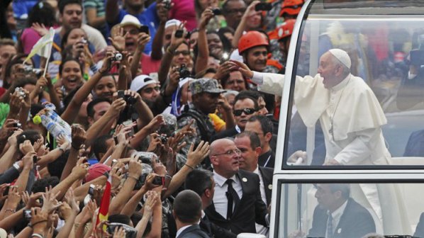 22 000 полицаи охраняват папа Франциск в Рио