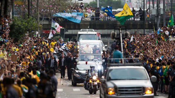 Полицията разпръсна протест в Рио де Жанейро срещу визитата на папата