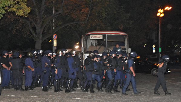 СДВР: Петима са пострадалите полицаи при протестите снощи
