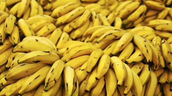 Търговци в Солун пръскали бананите с химикали