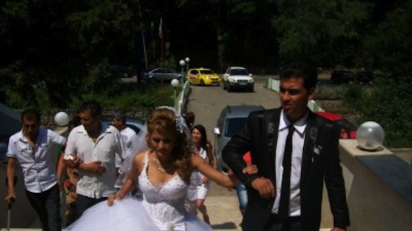 Дачо на Софи Маринова се ожени за доведената си сестра