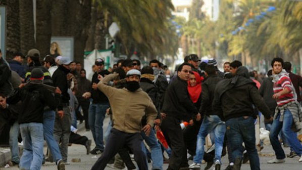 Нови сблъсъци в Тунис
