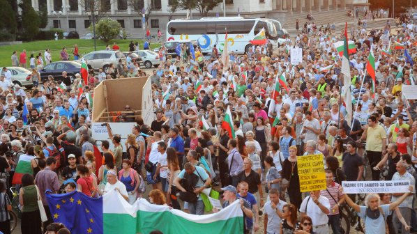 Протестен поход през България тръгна от центъра на София