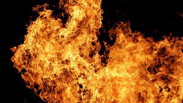 Мъж подпали къщата си докато вари буркани
