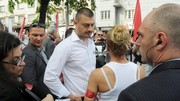Бареков: Плевнелиев търгува с турските гласове