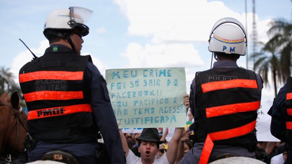 Бразилия отстъпи пред протестиращите