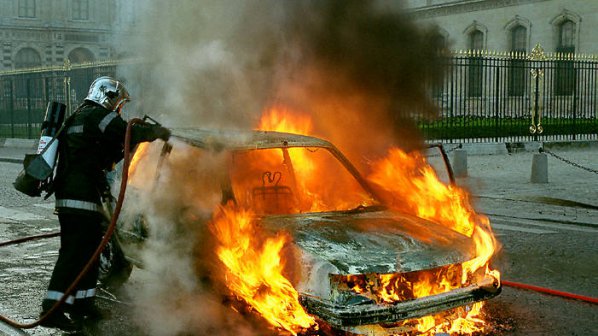 Кола изгоря в Брегово