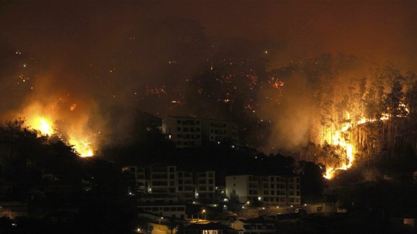Пожарникар загина в борба с огнената стихия в Португалия