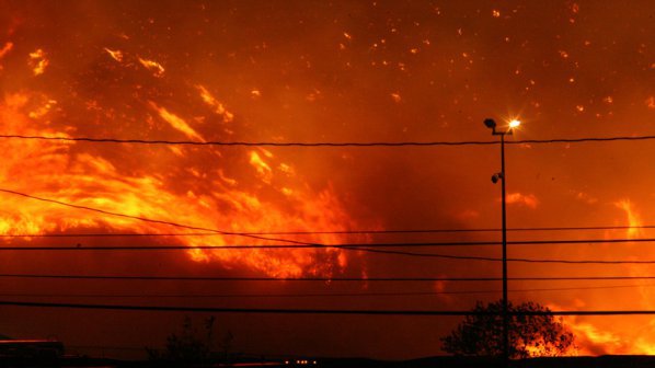 Пожарът в Калифорния се разраства