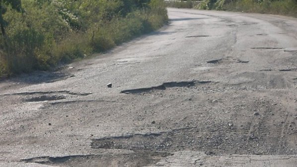 65 километра са пътищата с дупки във Варненско