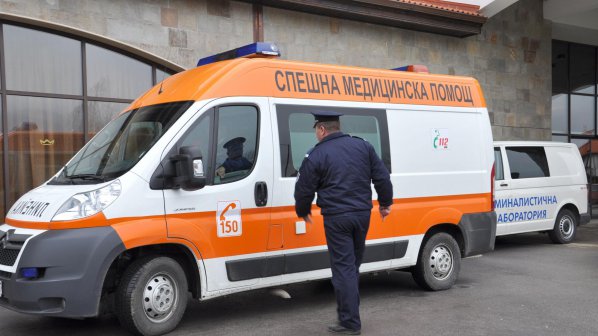 Кола отнесе мотоциклетист в Хасково