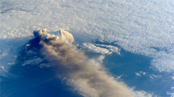 Вулкан в Аляска изхвърли пепел на 4,8 км.