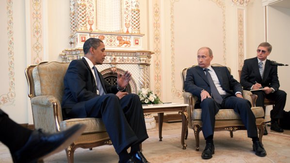 Иззеха картина с членовете на Обама и Путин (снимка 18+)