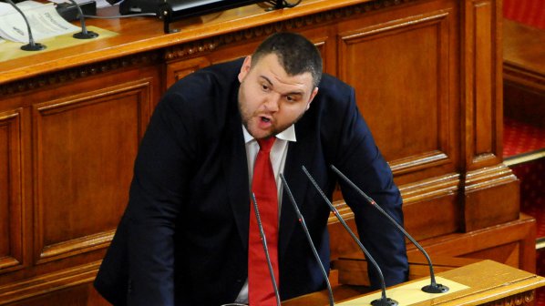 КС решава след седмица дали Делян Пеевски остава депутат