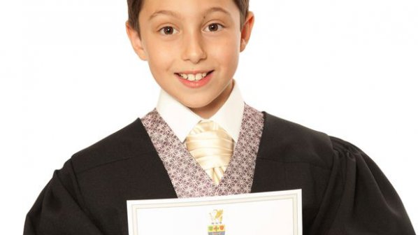 9-годишен пианист получи студентска диплома