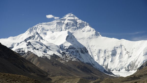 Хеликоптер се разби край Еверест