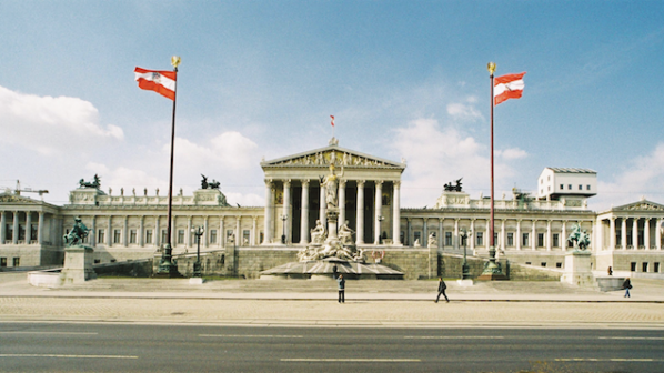 Австрийското правителство подаде оставка